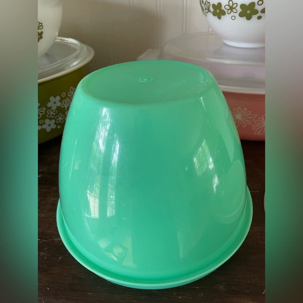 Vintage Jadeite Tupperware Crisp-It Bowl❤️🥬 - Picture 2 of 5